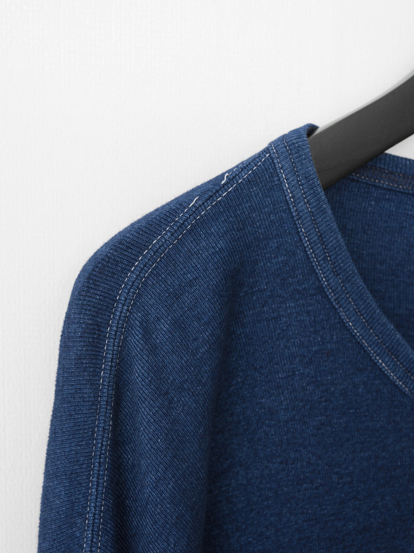 garment dyed v-neck longsleeve indigo ∙ cotton ∙ one size
