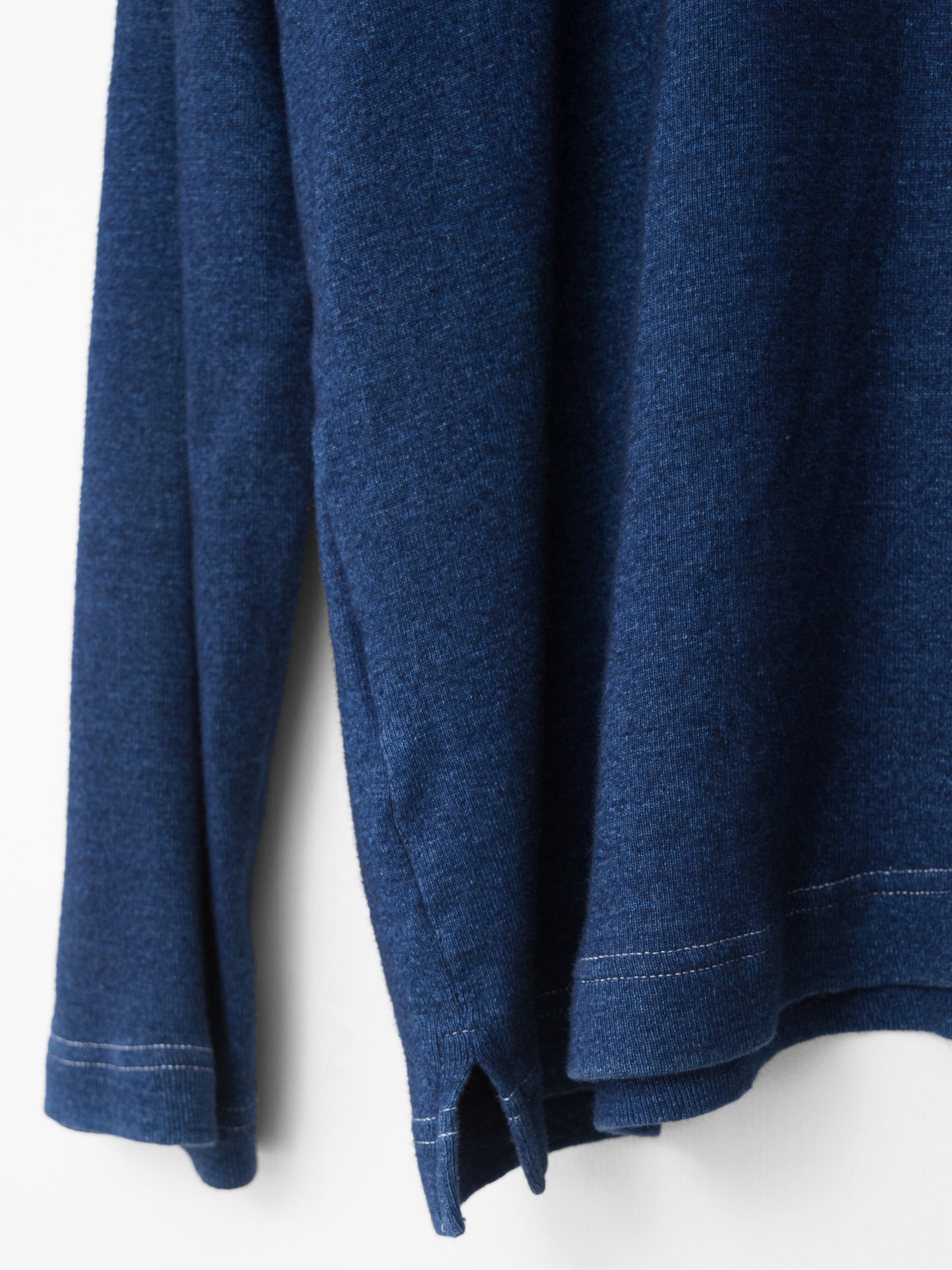 garment dyed v-neck longsleeve indigo ∙ cotton ∙ one size