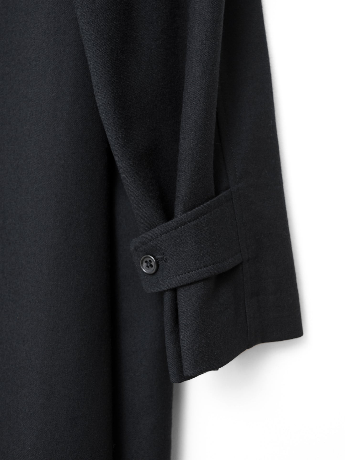 raglan sleeve coat black ∙ wool ∙ medium