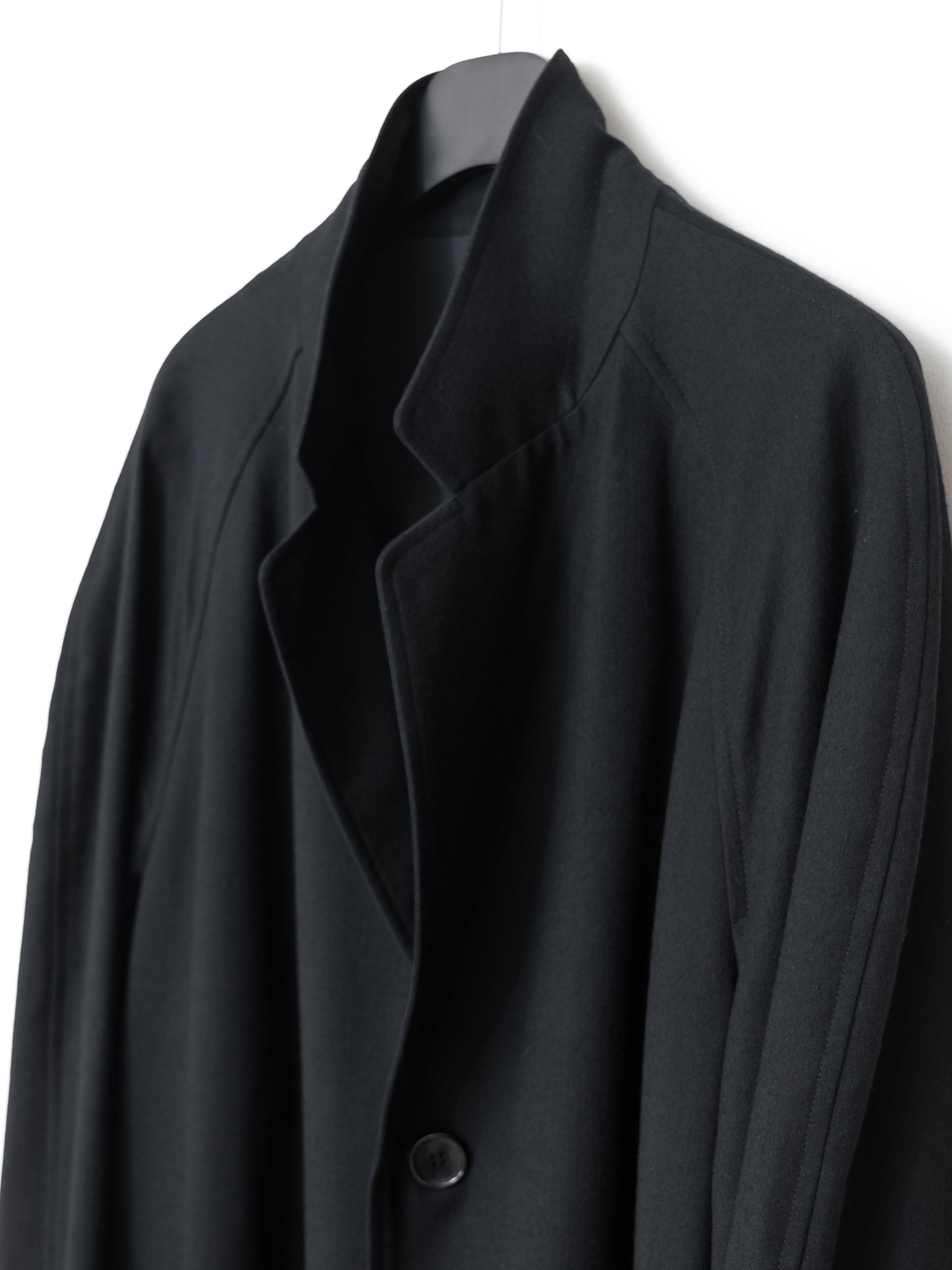 raglan sleeve coat black ∙ wool ∙ medium