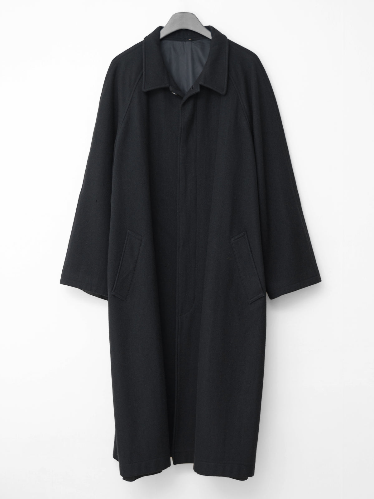 Raglan Mac Coat Black