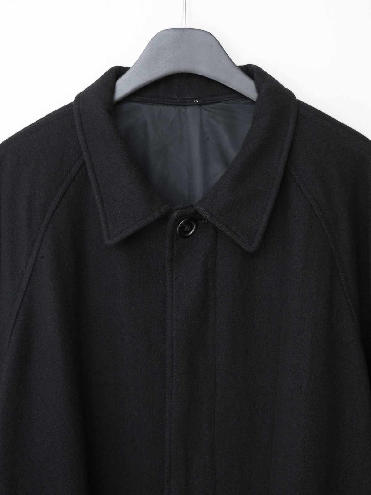 Raglan Mac Coat Black
