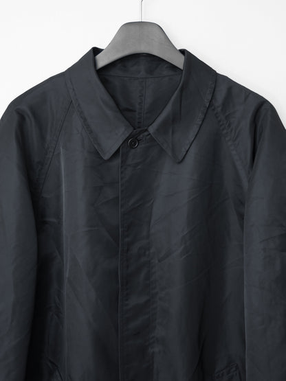 waterproof raglan mac coat black ∙ nylon ∙ medium
