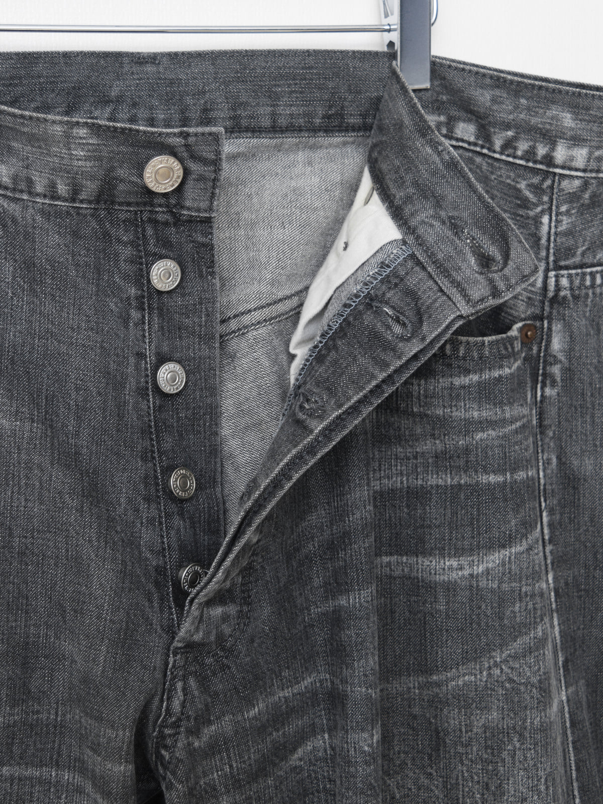 S/S 04 Spotted Horse Jeans Magic Wash