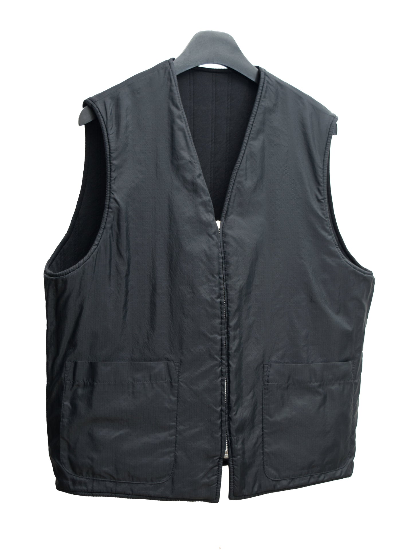 reversible zip vest black ∙ poly nylon ∙ one size