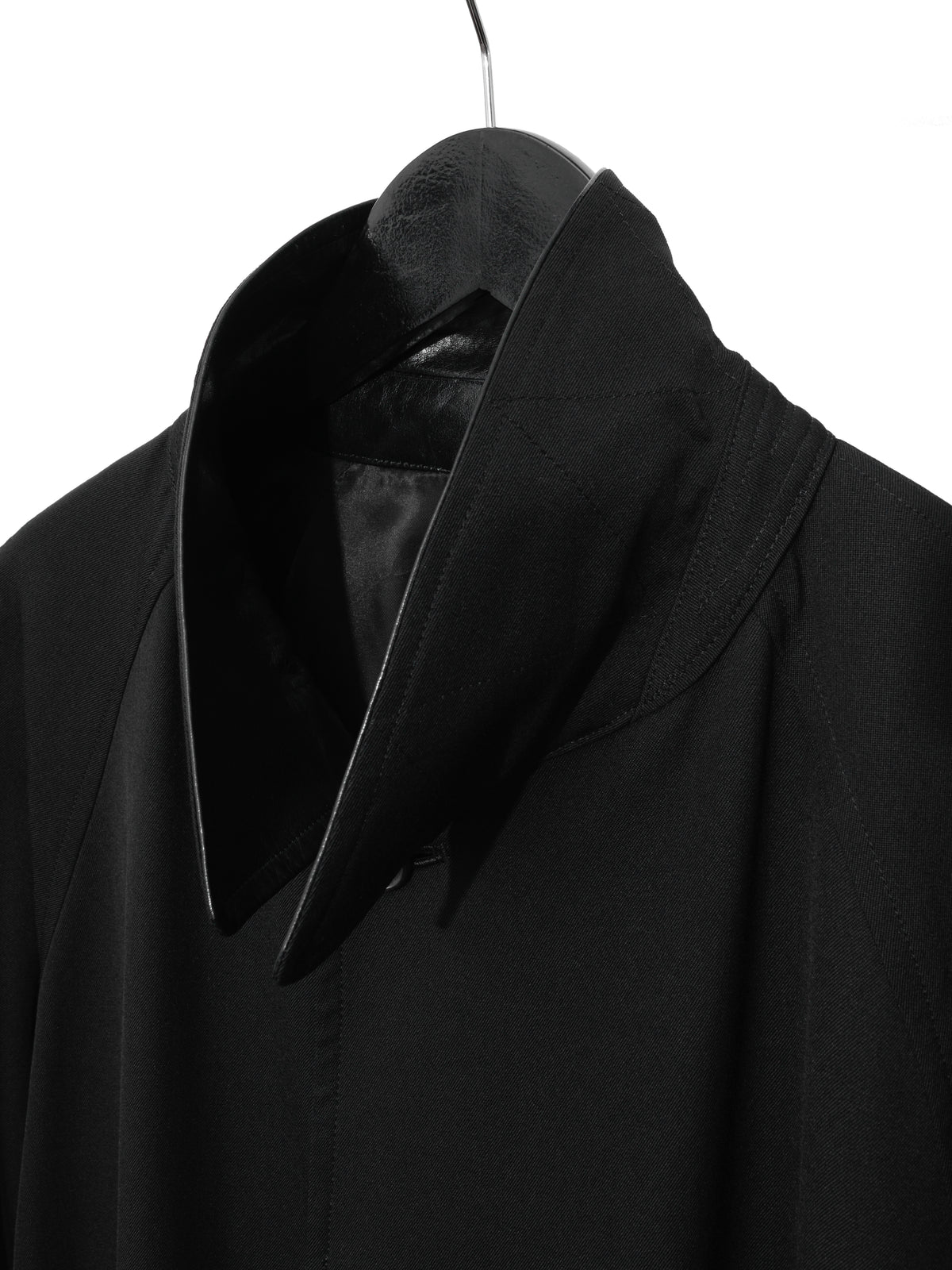 Raglan Mac Coat Black